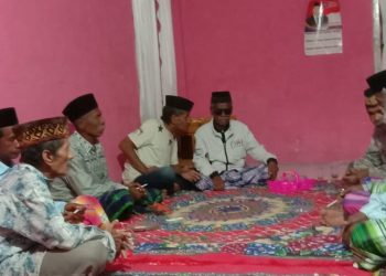 RAPAT : Keluarga Besar Siri Angga saat rapat internal guna memantapkan strategi dalam pemilihan Kades November 2022 mendatang. PJ-Jadusin