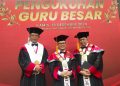 GURU BESAR : Dari kika, Ketua Forum Guru Besar Universitas Telkom, Prof. Dr. Ir. Jangkung Raharjo, M.T, 
Rektor Tel-U, Prof. Dr. Adiwijaya dan 
Ketua Senat Telkom University, Dr. Ir. Heroe Wijanto, M.T. PJ/Mal