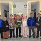 MoU : Plt DPD FERARI Makmur Jaya dan Ketua STAI Siliwangi Dr. Clara Vidhia berpose bersama usai MoU di STAI Bandung. PJ/Dok