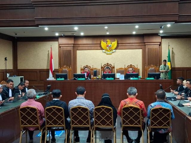 Mantan pejabat PT Antam Tbk jalani sidang pembacaan vonis di Pengadilan Tipikor Jakarta. Foto INILAH.COM