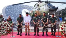 PERESMIAN : Panglima TNI Jenderal TNI Agus Subiyanto meresmikan Monumen Helikopter SA-330 Puma di Simpang Empat Kandang Roda, Jl. Raya Jakarta–Bogor, Nanggewer, Cibinong, Bogor Jumat (25/7/2025). Dok
