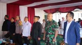 APRESIASI : Pemkab Garut mengapresiasi inovasi alat pembakar sampah Insinerator karya putra daerah, saat peresmian di Pasar Cibatu, Garut. PJ/Jang 