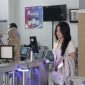 Face Recognition : Seorang pelanggan memanfaatkan fitur Face Recognition saat melewati pintu pass boarding di stasiun Bandung. PJ/Dok