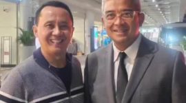 Yudi Diharja Mantan Manajer Bulutangkis Jabar berpose dengan Wali Kota Bandung M Farhan Kini Fokus jadi Pengusaha. PJ/Joel