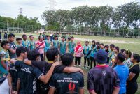 Dra.Hj. Ai Supriyati, MM saat memberikan pengarahan kepada atlet. PJ/Joel