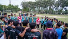 Dra.Hj. Ai Supriyati, MM saat memberikan pengarahan kepada atlet. PJ/Joel