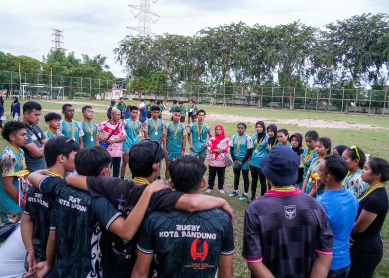 Dra.Hj. Ai Supriyati, MM saat memberikan pengarahan kepada atlet. PJ/Joel