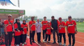 Sekretaris Pengprov Perpani Jabar RyanAgung Hendryana (Rompi Hitam). PJ/Joel