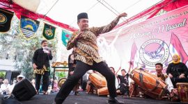 Wakil Wali Kota Bandung Erwin mengapresiasi sunatan massal yang digagas Ormas Manggala Gajah Putih. PJ/Dok