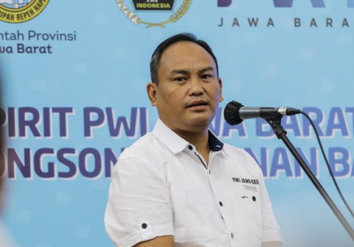 Ketua PWI Jabar Hilman Hidayat meminta anggotanya untuk selalu menjaga persatuan dan kesatuan bangsa melalui kode etik jurnalistik. PJ/ISTIMEWA