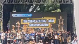 Walu Kota Bandung mendapat penghargaan ORI dari PB Percasi karena dinilai menjadi peserta terbanyak di turnamen catur. PJ/Joel