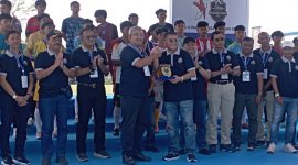 Wakil Gubernur Erwan dan Wali Kota Bandung Farhan saat membuka Liga 4 Bandung Utama di Stadion Persib, Sidolig Bandung.