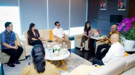 PERTEMUAN : Ketua PWI terpilih Akhmad Munir beserta jajaran saat melakukan pertemuan dengan Menteri KOMDIGI Meutya Hafid. PJ/Dok