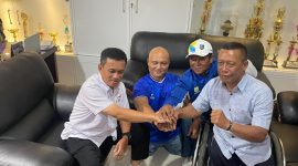 Ketua NPC Kota Bandung Yadi Sofyan (kiri) bersama pengurus lainnya saat syukuran atas dicabutnya Permenpora No 14. PJ/Joel