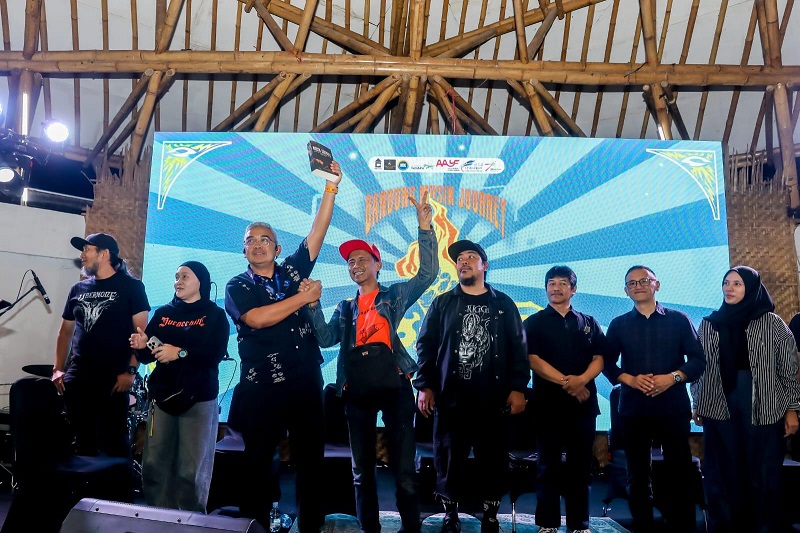 Wali Kota Bandung M Farhan saat membuka Bandung Music Journey 2025 di Teras Sunda. PJ/Dok