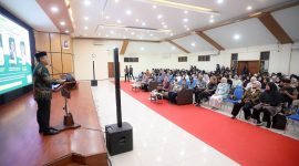 Wakil Wali Kota Bandung Erwin saat menjadi narasumber dengan tema “Transformasi Kebijakan dan Inovasi Pengelolaan Sampah Menuju Bandung Berkelanjutan” yang diinisasi oleh UNPAS. PJ/Dok