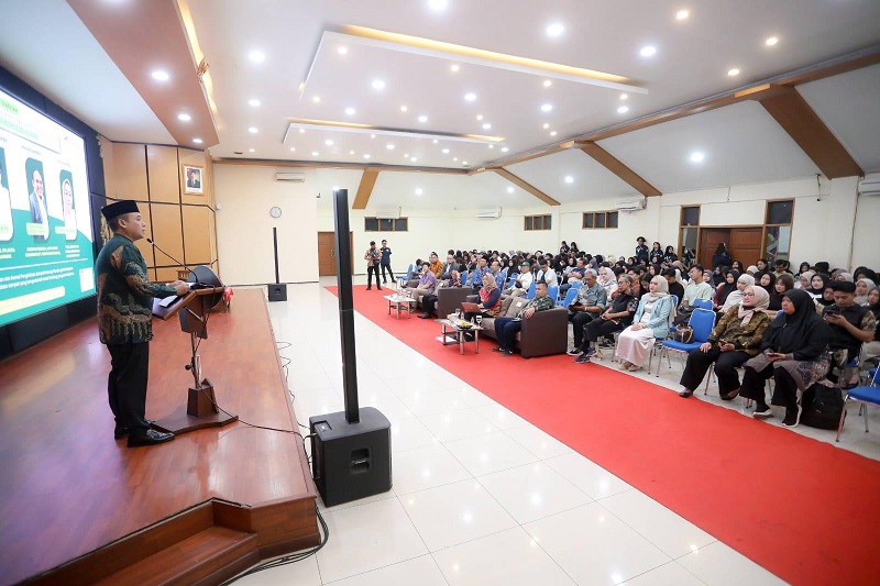 Wakil Wali Kota Bandung Erwin saat menjadi narasumber dengan tema “Transformasi Kebijakan dan Inovasi Pengelolaan Sampah Menuju Bandung Berkelanjutan” yang diinisasi oleh UNPAS. PJ/Dok