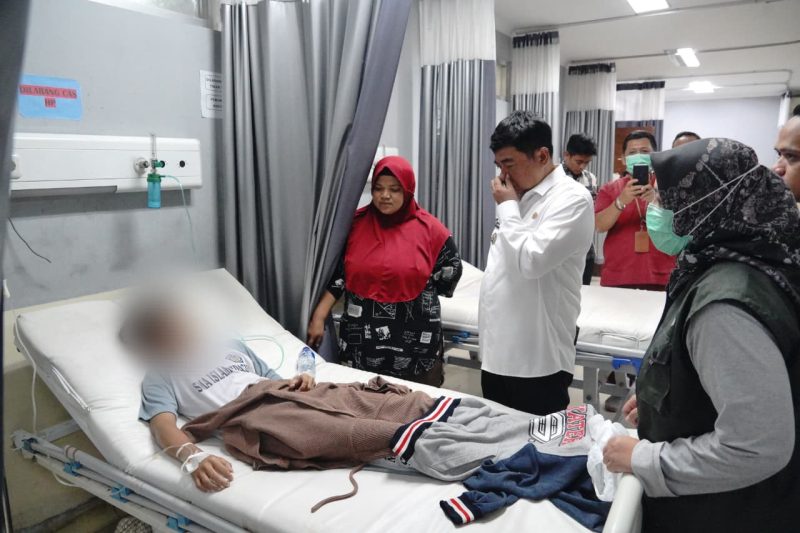 Puluhan siswa dari tiga sekolah di Kecamatan Kadungora, Garut, mengalami keracunan  usai mengonsumsi susu kemasan merek MBG. PJ/Jang