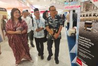 Kadisparbud Jabar bersama Ketua DPD Jabar dan Pusat berkeliling melihat booth di Pameran IHTF 2025 di Festival City Link Bandung. PJ/Val