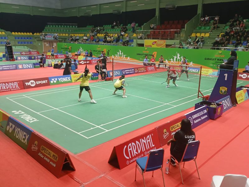 Partai final nomor ganda remaja putri antara klub Jaya Raya Jakarta menghadapi PB. Djarum kudus.PJ/Joel