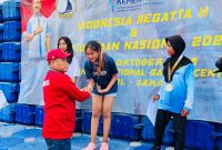 Mitha saat menerima medali emas di ajang Sirlanas II. PJ/Joel