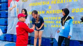 Mitha saat menerima medali emas di ajang Sirlanas II. PJ/Joel