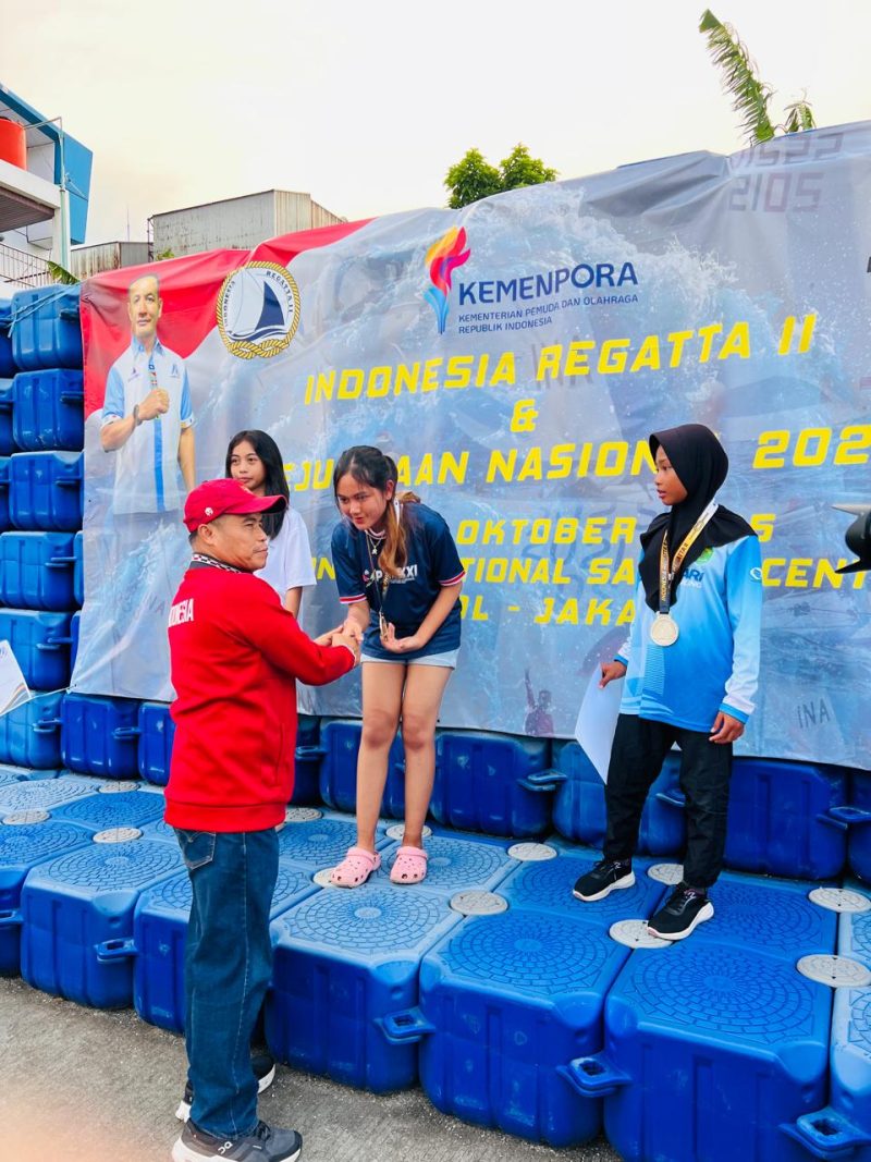 Mitha saat menerima medali emas di ajang Sirlanas II. PJ/Joel