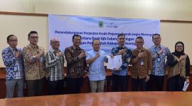 Penandatanganan Akad Kredit Pinjaman Daerah Jangka Menengah antara bank bjb Cabang Kuningan dan Pemkab Kuningan.
