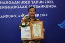 Almarhum Salman Fauzi saat menerima JDIH Award 2023. PJ/Dok