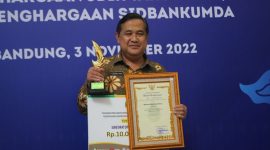 Almarhum Salman Fauzi saat menerima JDIH Award 2023. PJ/Dok