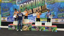 Taqi Arena Badminton Academy tampil perkasa mematahkan kedigjayaan Klub Mutiara Cardinal sekaligus tampil sebagai juara umum Kejuaraan Bulutangkis Bandung Utama Open III tahun 2025. PJ/Joel