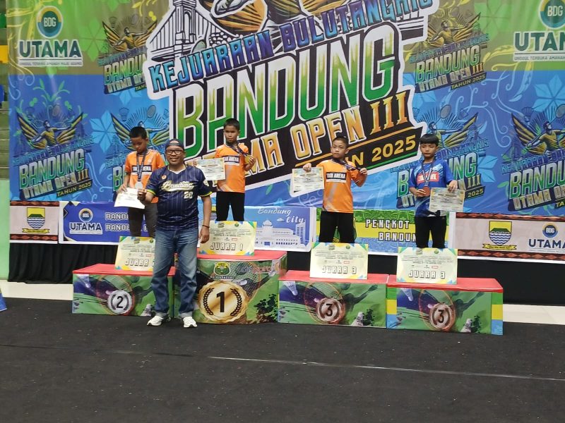 Taqi Arena Badminton Academy tampil perkasa mematahkan kedigjayaan Klub Mutiara Cardinal sekaligus tampil sebagai juara umum Kejuaraan Bulutangkis Bandung Utama Open III tahun 2025. PJ/Joel
