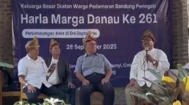 Ketua IWP-B Iswan Darsono (kanan) saat acara HARLA IWP-B belum lama ini. PJ/Dok