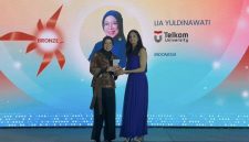 Lia Yuldinawati, dosen Tel-U berhasil menyabet penghargaan Bronze Award pada ajang Empowered Women Awards 2025. PJ/Dok
