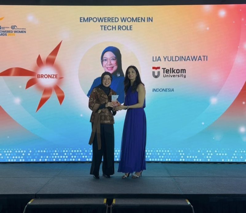 Lia Yuldinawati, dosen Tel-U berhasil menyabet penghargaan Bronze Award pada ajang Empowered Women Awards 2025. PJ/Dok