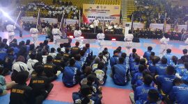 Ketua Umum Pengurus Besar (PB) Federasi Olahraga Karate-Do Indonesia (FORKI) Marsekal TNI (Purn) Hadi Tjahjanto membuka Kejurnas BKC 2025 di GOR C-Tra Arena Bandung. PJ/Joel