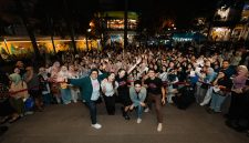 Tak hanya nobar, penonton Bandung juga bertemu langsung dengan para pemain Yakin Nikah di acara meet & greet di Ciwalk Bandung. PJ/Dok