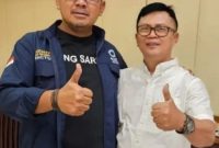 Ir. R. Darwin Suratman Winata, ST. MAP. AIFO saat berfoto  dengan Walikota Bandung M. Farhan.
