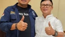 Ir. R. Darwin Suratman Winata, ST. MAP. AIFO saat berfoto  dengan Walikota Bandung M. Farhan.