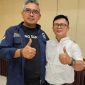 Ir. R. Darwin Suratman Winata, ST. MAP. AIFO saat berfoto  dengan Walikota Bandung M. Farhan.