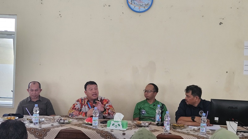 Kaper Kemendukbangga/ BKKBN Jabar saat menjelaskan program MBG yang diduga terjadi pungutan di Tasikmlaya. PJ/Dok