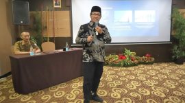 HAJI : Wakil Ketua Komisi IV DPRD Kota Bandung H. Rizal Khairul, S.I.P., M.Si., menjadi narasumber terkait pelayanan jemaah haji Kota Bandung, di Hotel California, Bandung, Senin, 13 Oktober 2025. Satria/Humpro DPRD Kota Bandung.