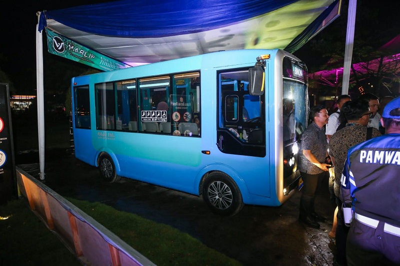 Pemkot Bandung mulai uji coba angkutan kota (angkot) listrik benama Angklung (Angkutan Kota Listrik untuk Bandung). PJ/Dok