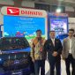 Wagub Jabar Erwan berpose bersama Manajemen Astra Daihatsu Motor di GIIAS Bandung 2025. PJ/Mal