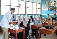 PT XLSMART Telecom Sejahtera Tbk (XLSMART) kembali menghadirkan program Kelas Cerdas Digital (KCD) bersama Gerakan Donasi Kuota (GDK) di SMK Endang Darma Ayu, Indramayu, Senin (27/10).