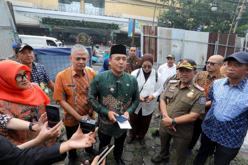 Wakil Wali Kota Bandung Erwin meminta masyarakat disiplin mengurus izin sesuai PBG. PJ/Dok