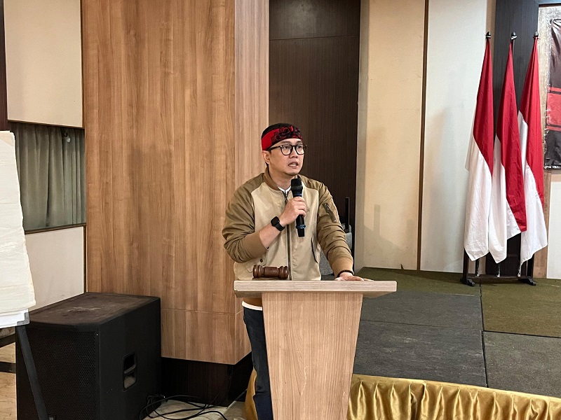 Ketua DPC PDI Perjuangan Kota Bandung, Andri Gunawan, S.AK., S.M., saat membuka pelatihan literasi media digital. PJ/Dok