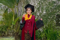 Chika usai merayakan kelulusannya menjadi Sarjana di USB YPKP. ig