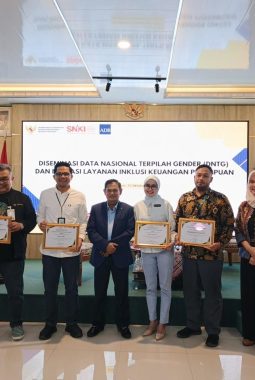 Konsisten Edukasi Literasi Keuangan bagi PMI Perempuan, bank bjb Sabet Penghargaan dari Kemenko Perekonomian RI