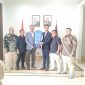 Ilman Murgan (Regional Business Development Director Nazava), Muammar MH Milhim (Wakil Duta Besar Palestina), Muhammad Zuhaili (Executive Chairman IIYL), dan Ujang Koswara (Owner Nazava) berfoto bersama usai penyerahan filter air Nazava di Kedubes Palestina, Jakarta. PJ/Dok